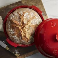 Emile Henry Okrogel pekač za kruh s pokrovom 34x28,5xh16,5 / 4,5l / keramika / rdeč